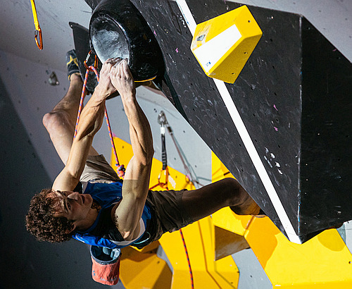 Adam Ondra finle MS v lezen na obtnost - foto Luk Bba