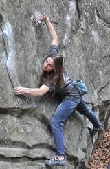 Oblast Brione, sektor Molonk, boulder Richard Lwenherz, 8A