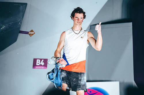 Adam Ondra ve finle boulderingu