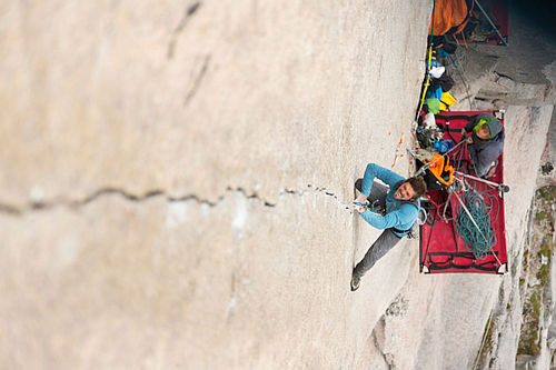 Matt Segal v cest Memorial Route, Snowpatch Spire v Bugaboos. Foto: Brett Lowell