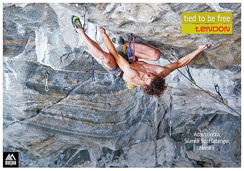 Adam Ondra plakt